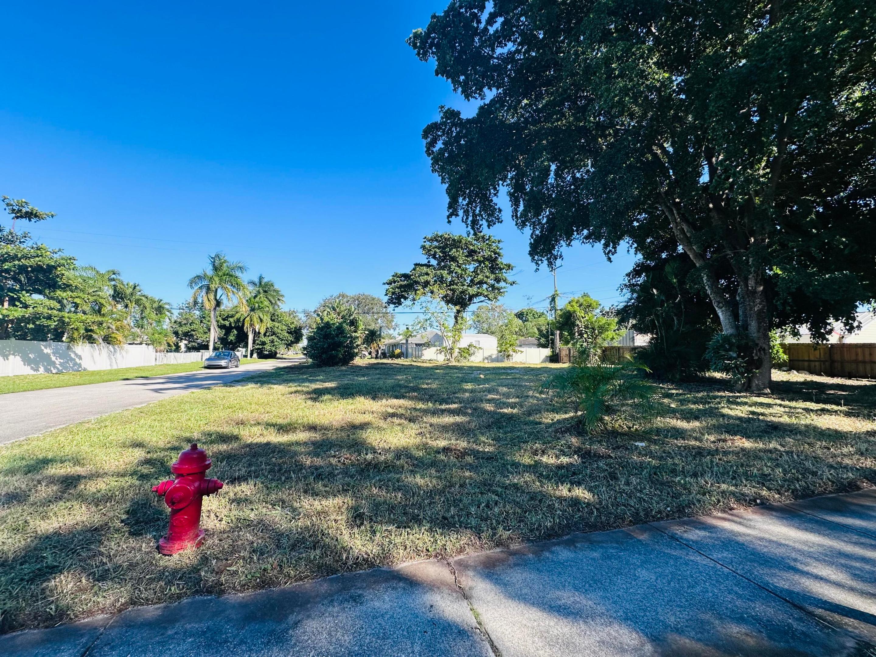 TROPICAL COUNTRY ESTATES - Land