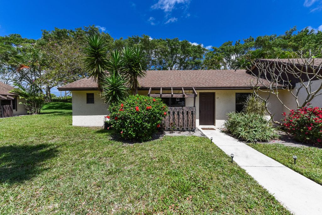 Photo of 65 Via De Casas Norte, Boynton Beach, FL 33426 (MLS # R10972321)