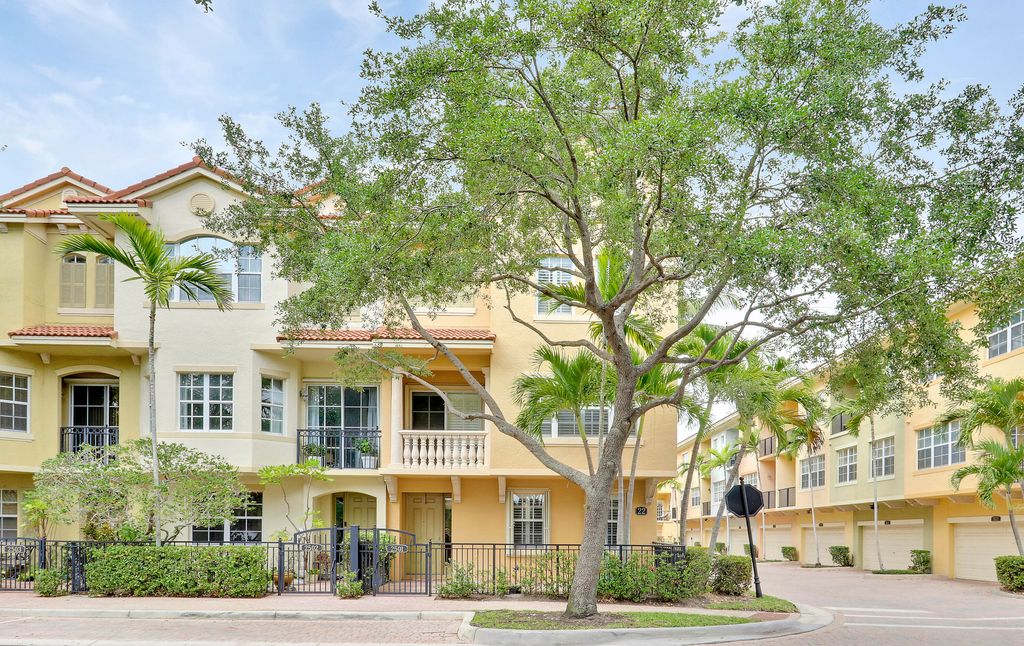 Photo of 2501 San Pietro Circle, Palm Beach Gardens, FL 33410 (MLS # R11084314)