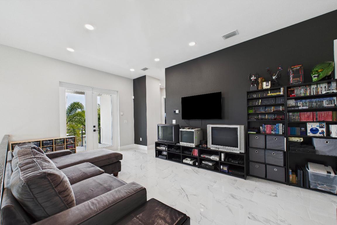 RIO VILLA UNIT III - Residential