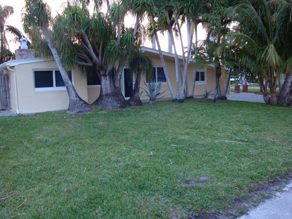 Photo of 329 Glen Arbor Terrace, Boynton Beach, FL 33426 (MLS # R10971614)