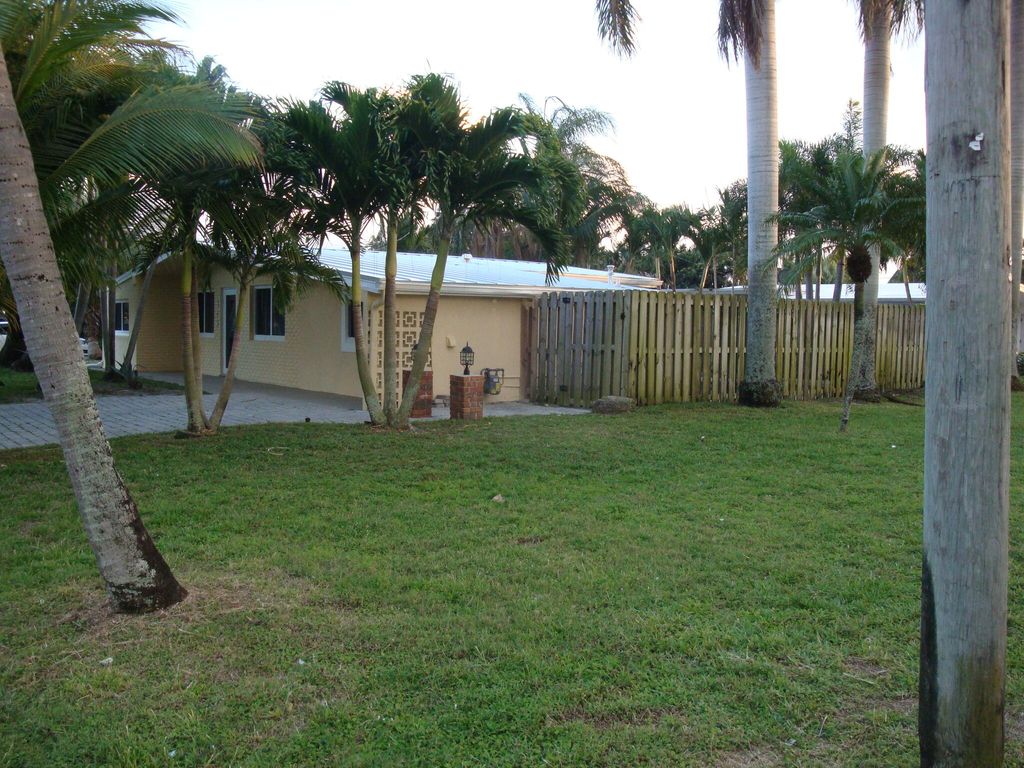 Photo of 329 Glen Arbor Terrace, Boynton Beach, FL 33426 (MLS # R10971614)