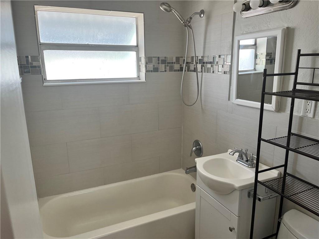 Collier Manor 2nd Add 37- - Residential