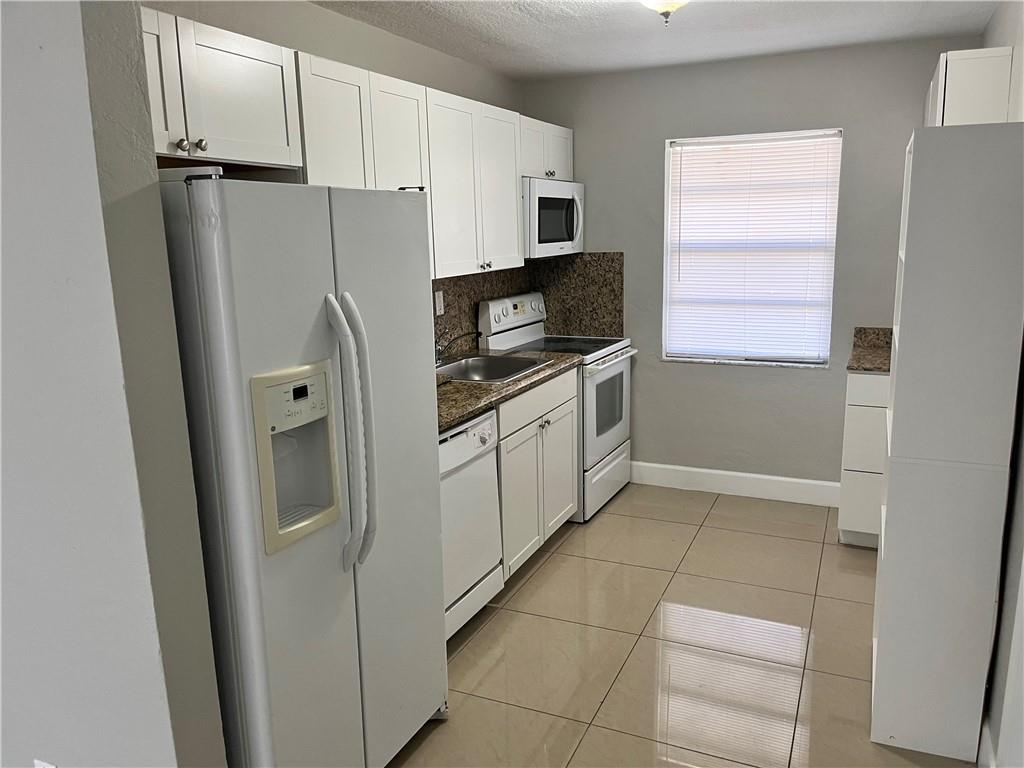 Collier Manor 2nd Add 37- - Residential