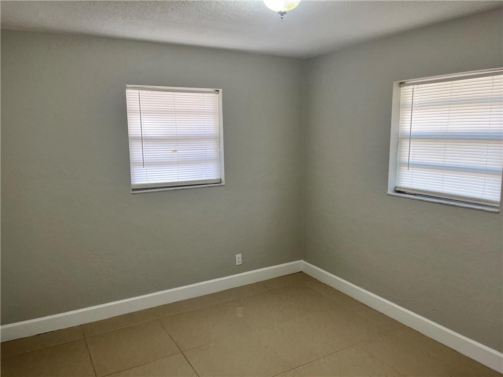 Collier Manor 2nd Add 37- - Residential