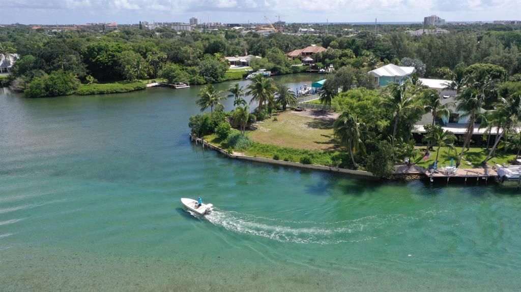 Photo of 1300 Peninsular Road, Jupiter, FL 33469 (MLS # R10732175)