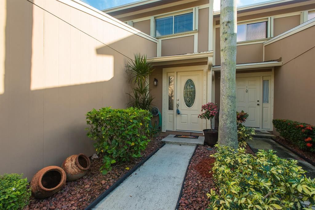 Photo of 52 Maplecrest Circle, Jupiter, FL 33458 (MLS # R10672455)