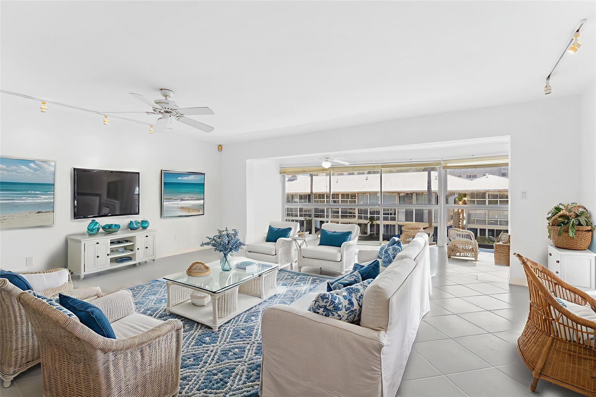 3050 NE 48th St 309