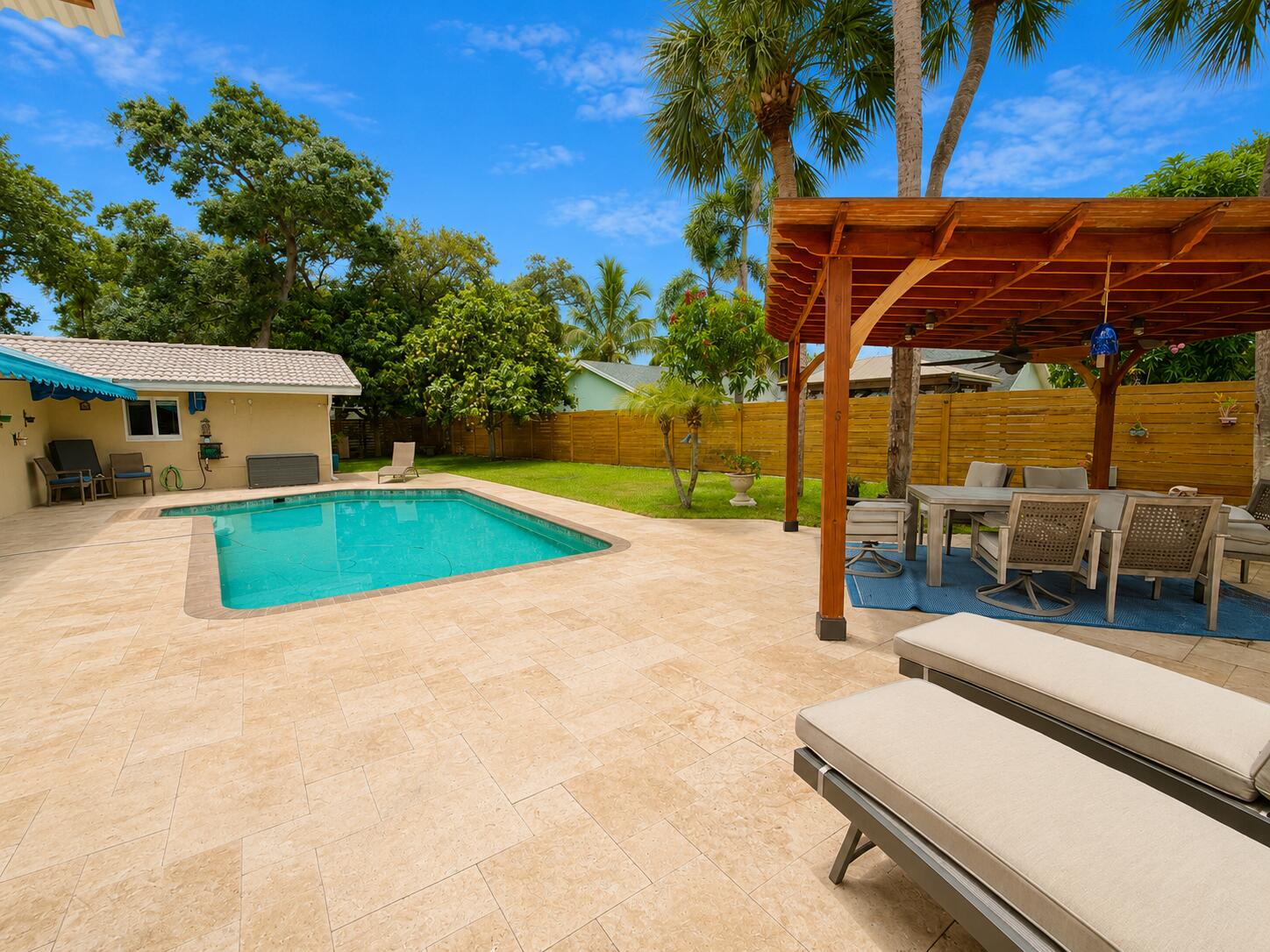 32 SW 14TH Avenue