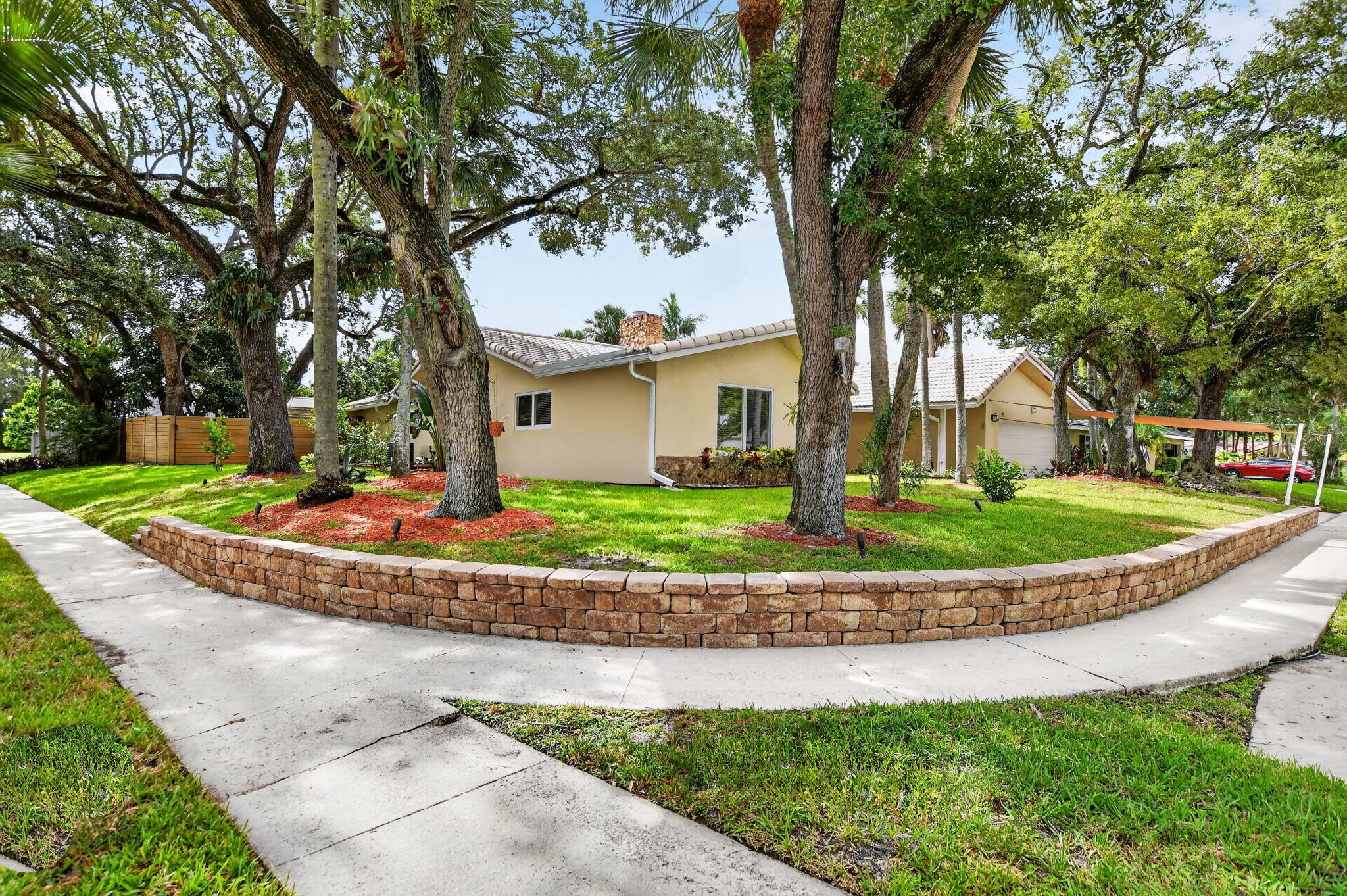 32 SW 14TH Avenue