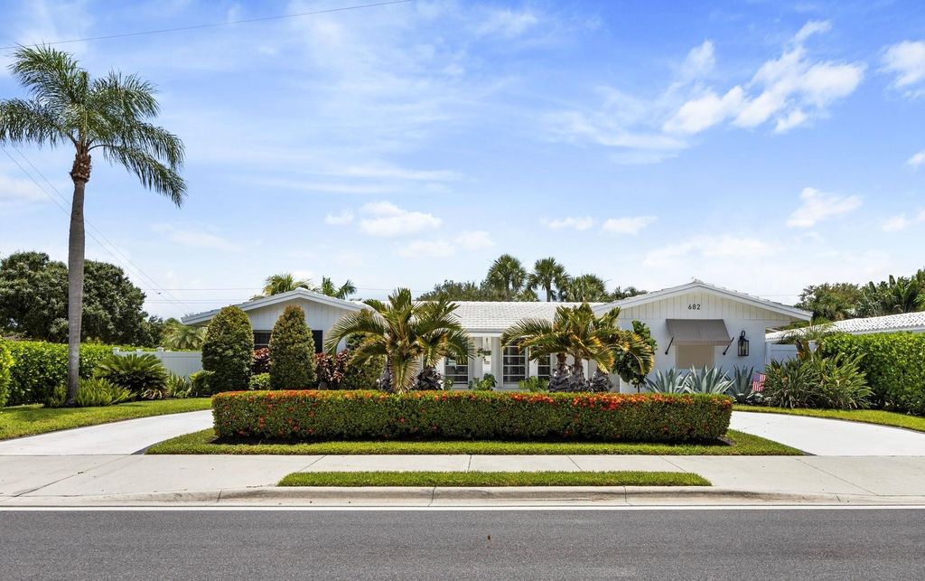 Photo of 682 W Camino Real, Boca Raton, FL 33486 (MLS # F10519426)