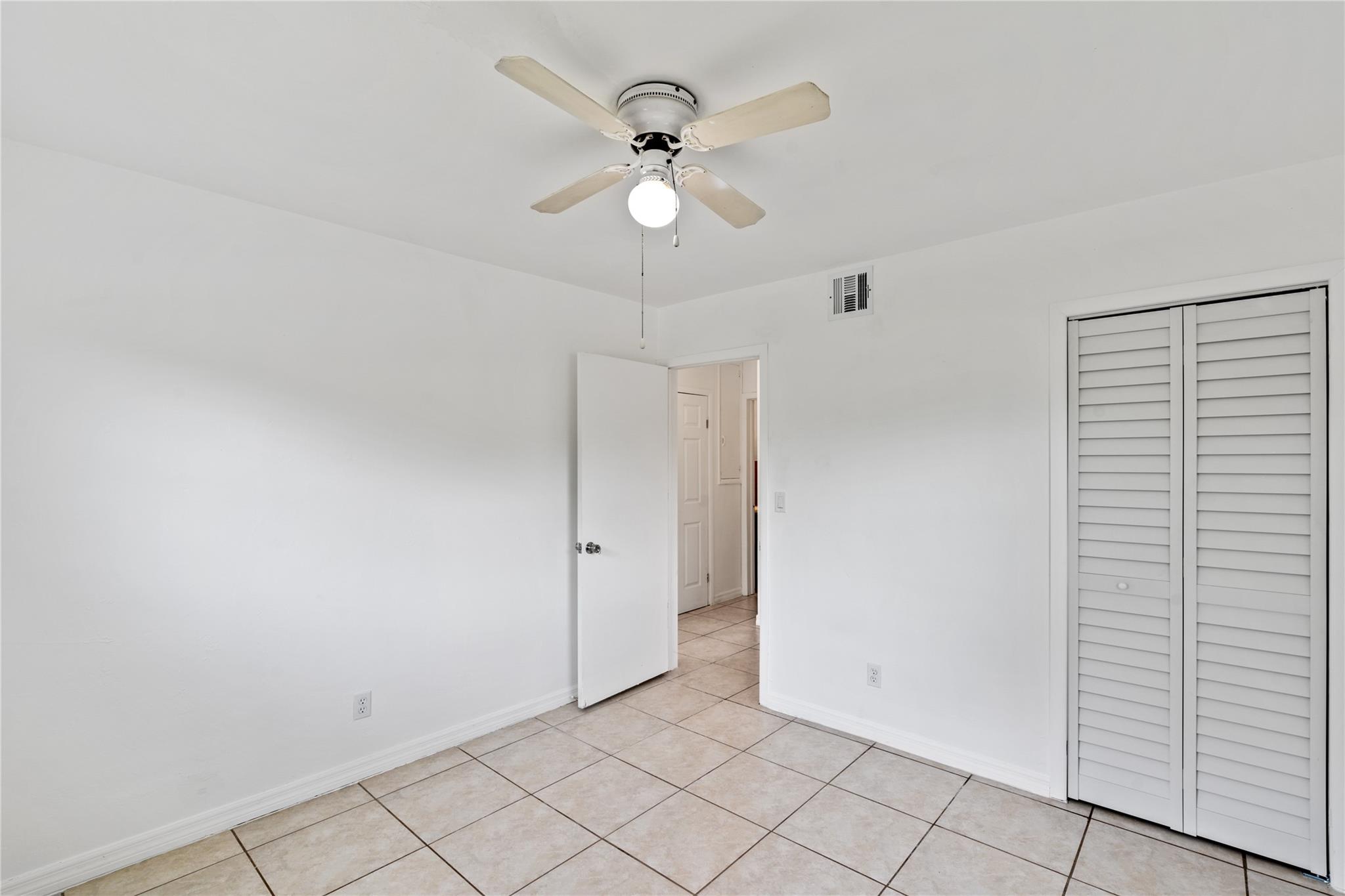 930 NE 14th Pl 930