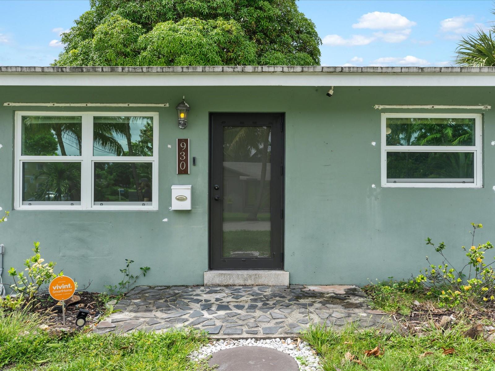 930 NE 14th Pl 930