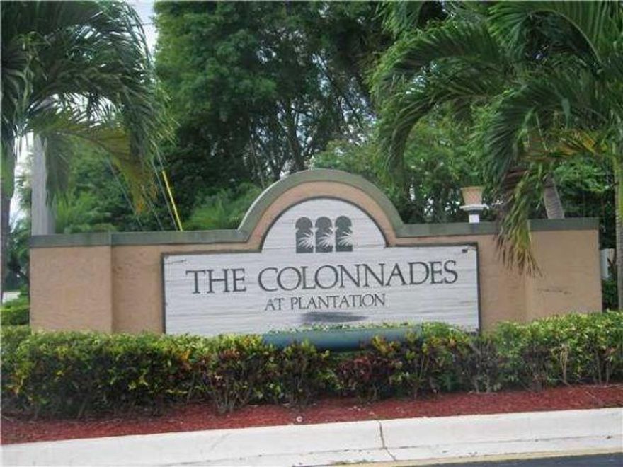 Great condo in the Heart of Plantation. Colonnades. Quiet community surrounded by lakes and Close to Everything! All highways, Airport, Universities, Shopping and Hospitals. Walking distance to Central Park. 2 bedroom split with Master suite upstairs. Large kitchen with plenty of storage space. Full size washer/dryer. Freshly painted, Hard Floors. Screened patio with storage room. Pool, tennis, clubhouse and exercise room. No rental restrictions. Low Maint Fees.