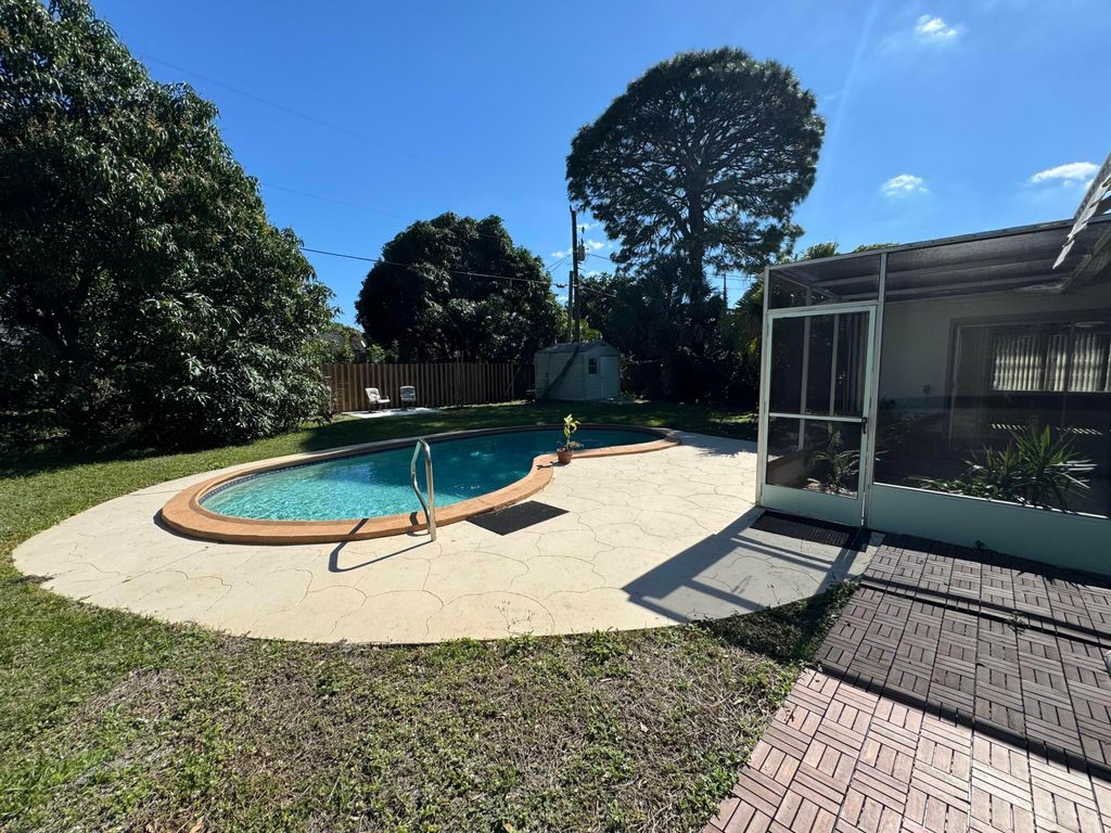 Photo of 2712 Placid Avenue, Fort Pierce, FL 34982 (MLS # R10955314)