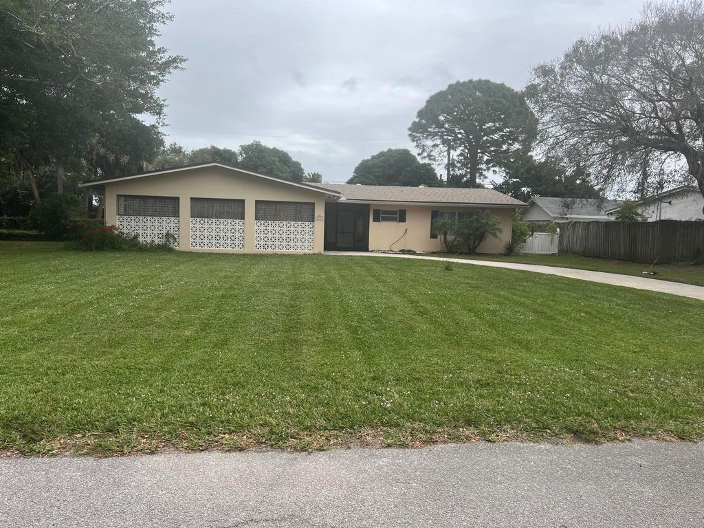 Photo of 2712 Placid Avenue, Fort Pierce, FL 34982 (MLS # R10955314)