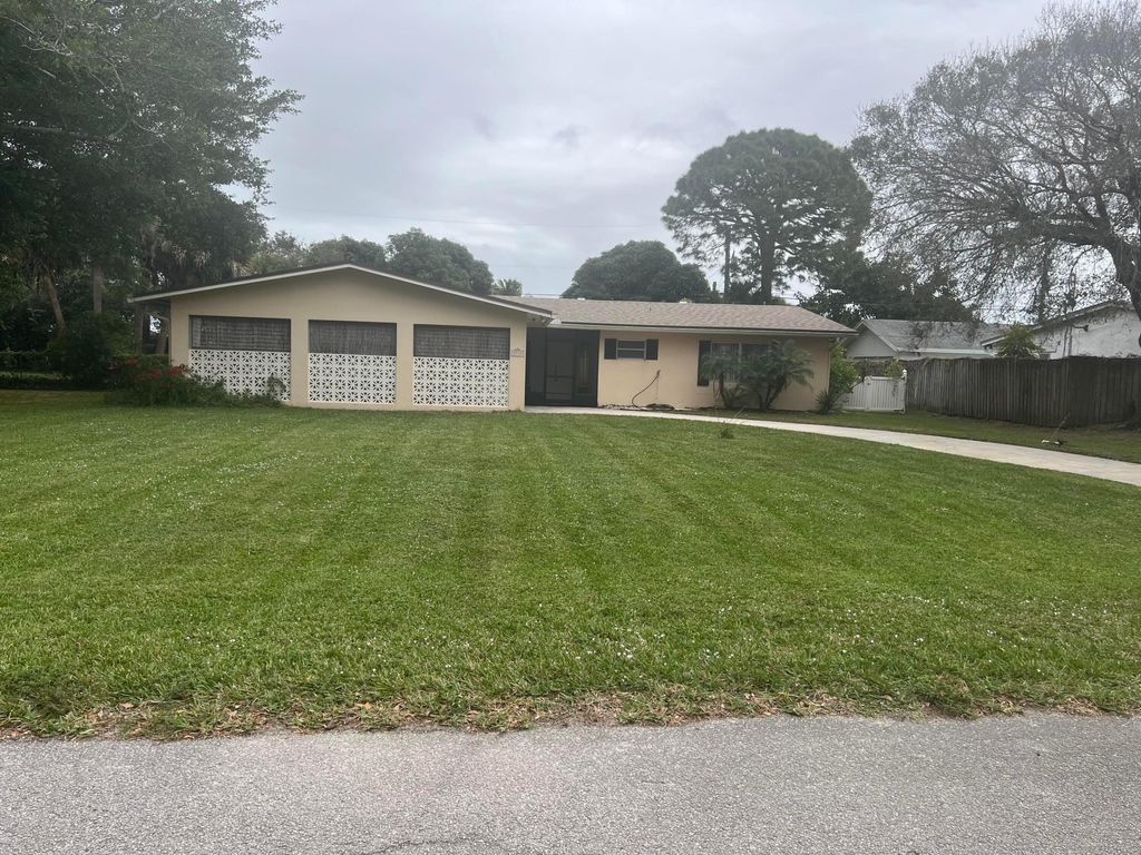 Photo of 2712 Placid Avenue, Fort Pierce, FL 34982 (MLS # R10955314)