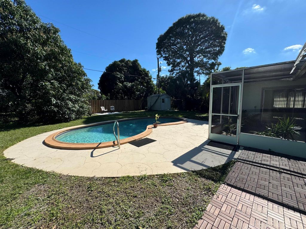 Photo of 2712 Placid Avenue, Fort Pierce, FL 34982 (MLS # R10955314)