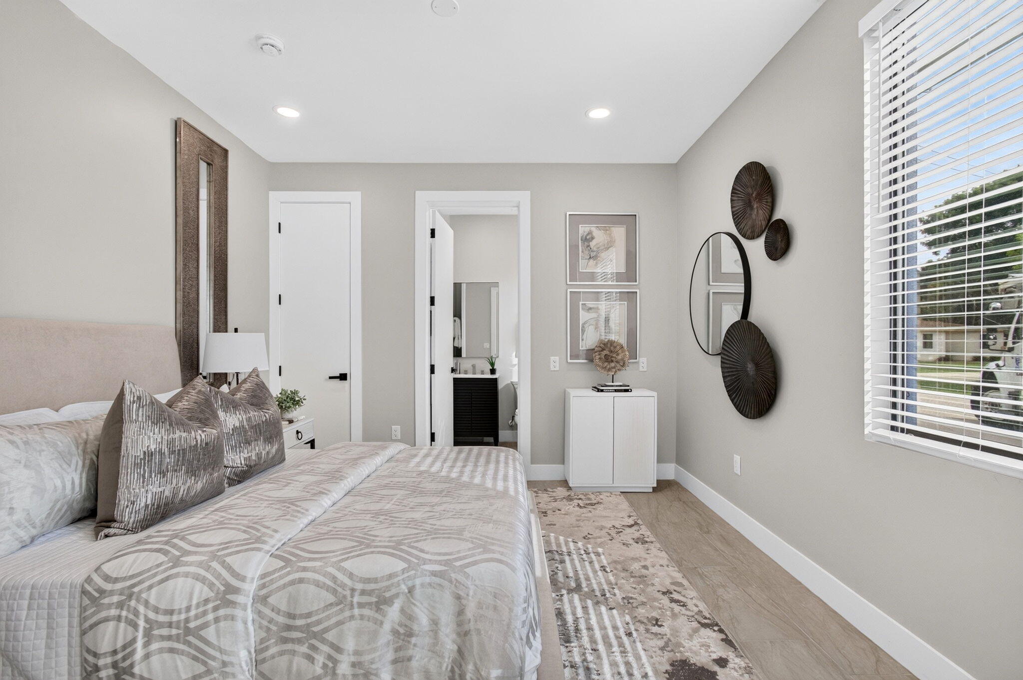 3541 NE 13th Avenue Unit B