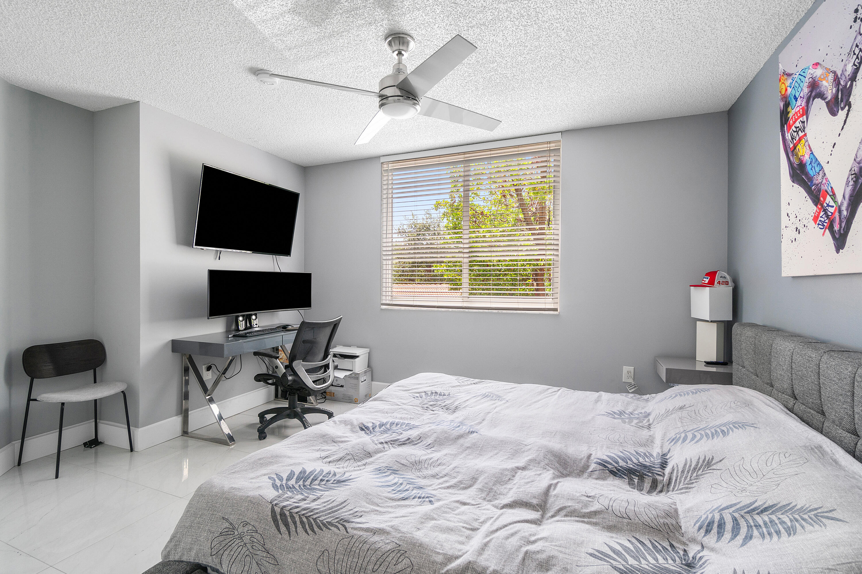 HYPOLUXOS MARINERS CAY CONDO - Residential