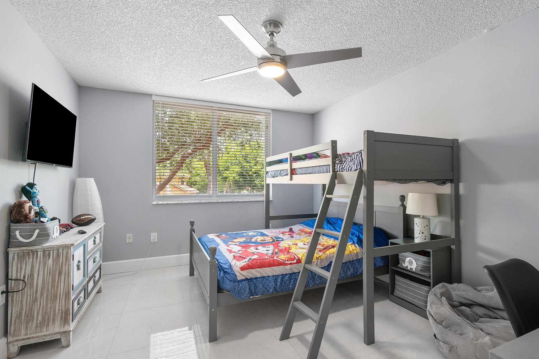 HYPOLUXOS MARINERS CAY CO - Residential