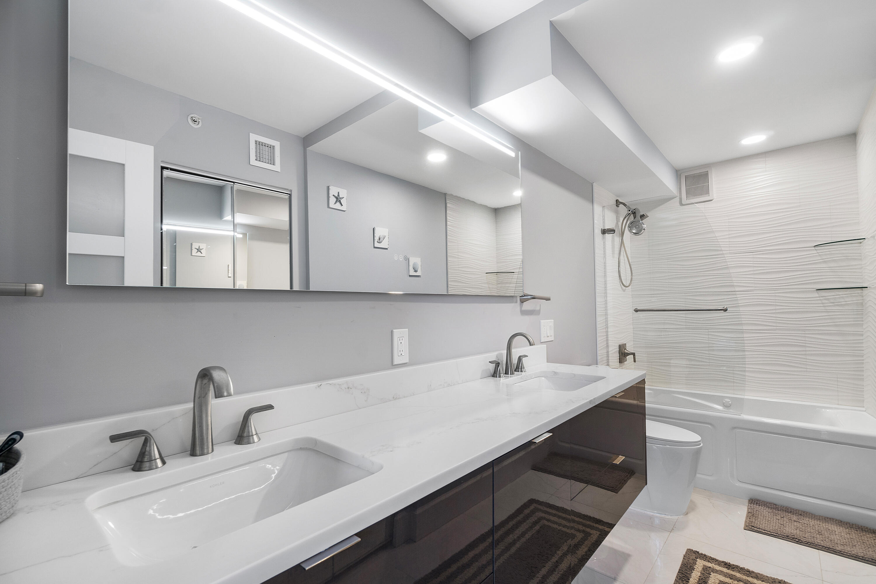 HYPOLUXOS MARINERS CAY CONDO - Residential