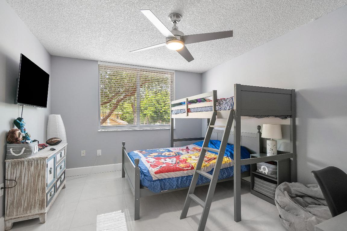 HYPOLUXOS MARINERS CAY CONDO - Residential