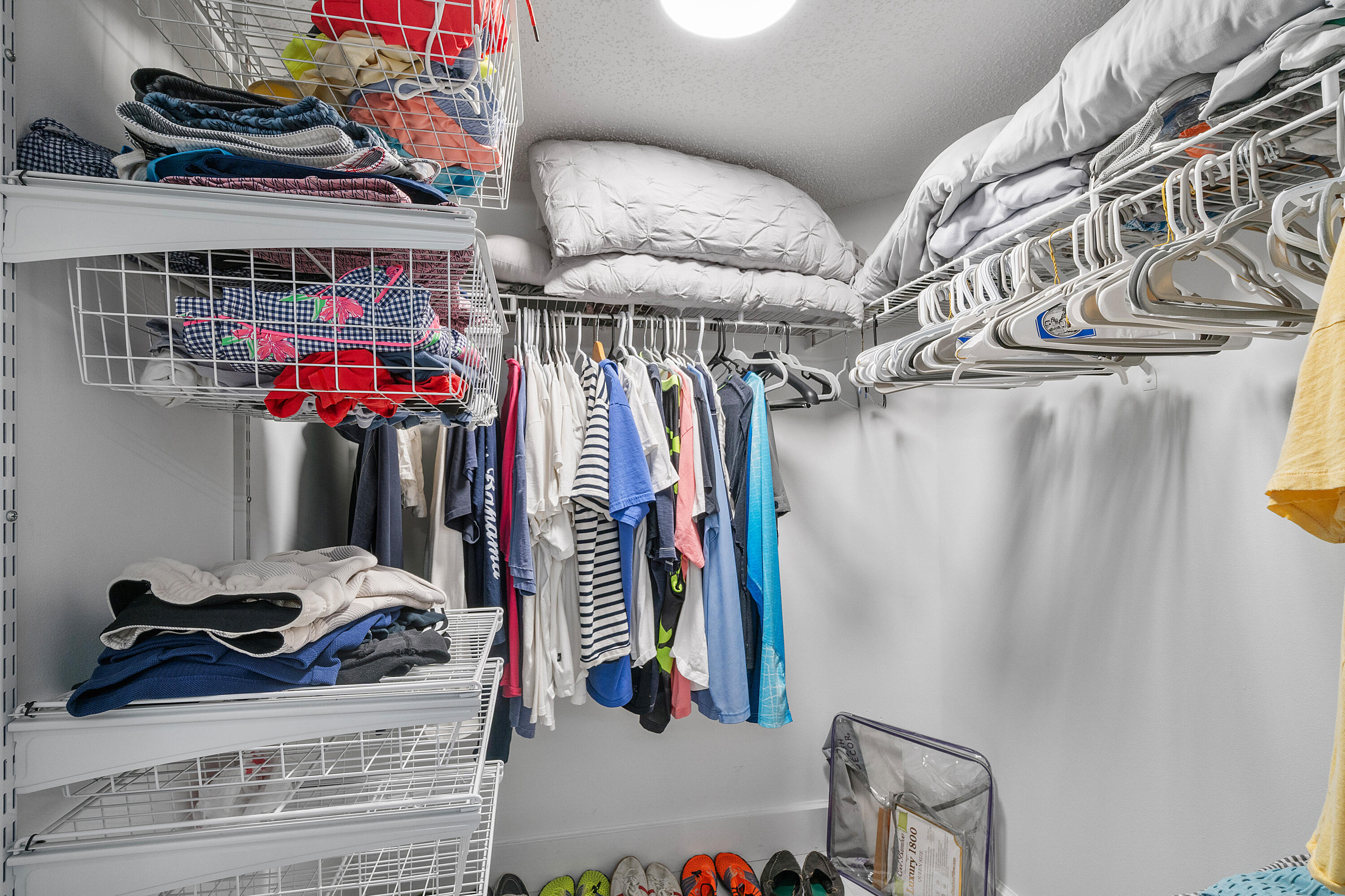 HYPOLUXOS MARINERS CAY CONDO - Residential