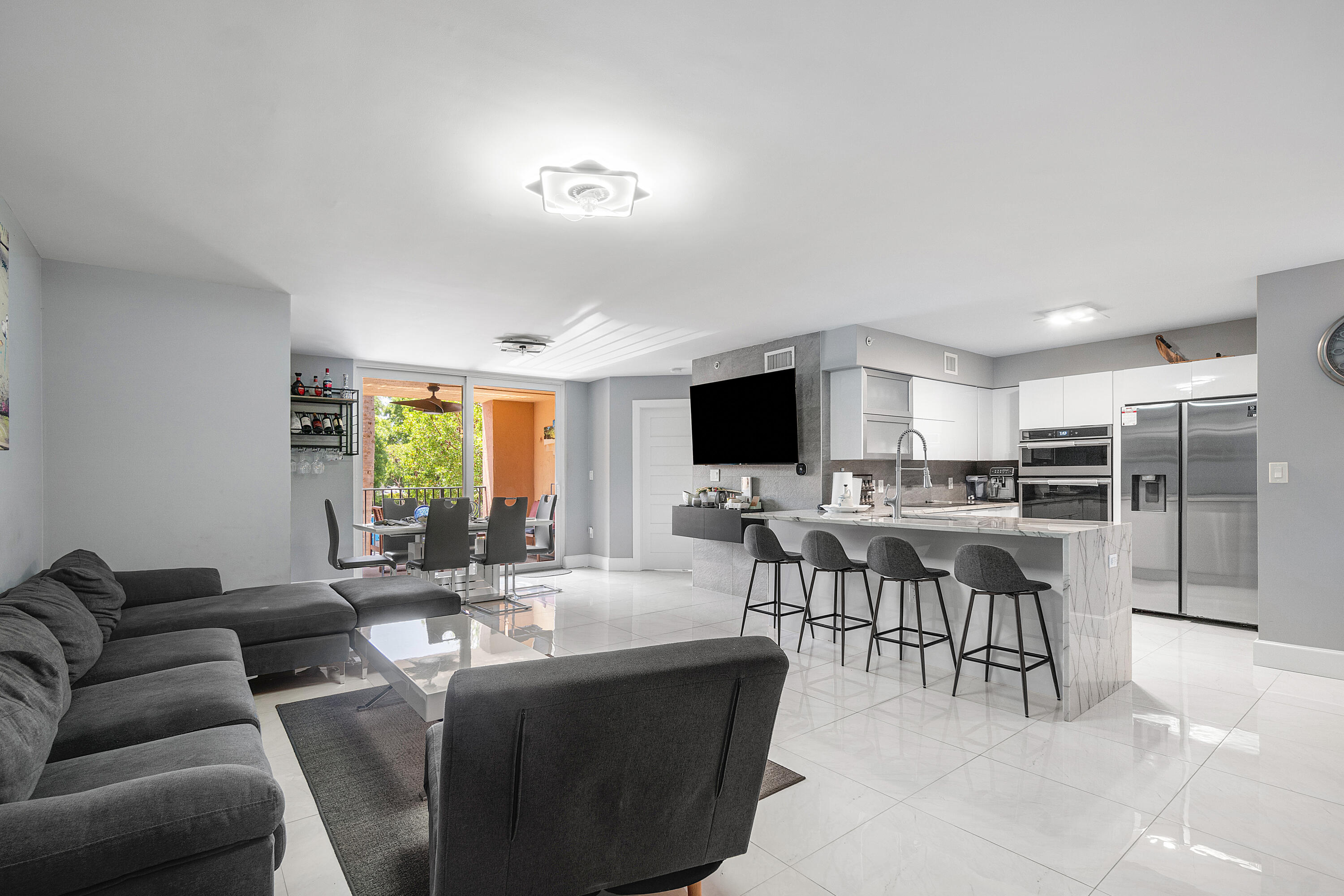 HYPOLUXOS MARINERS CAY CONDO - Residential