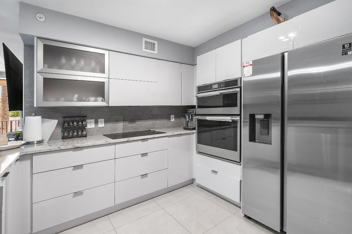 HYPOLUXOS MARINERS CAY CONDO - Residential