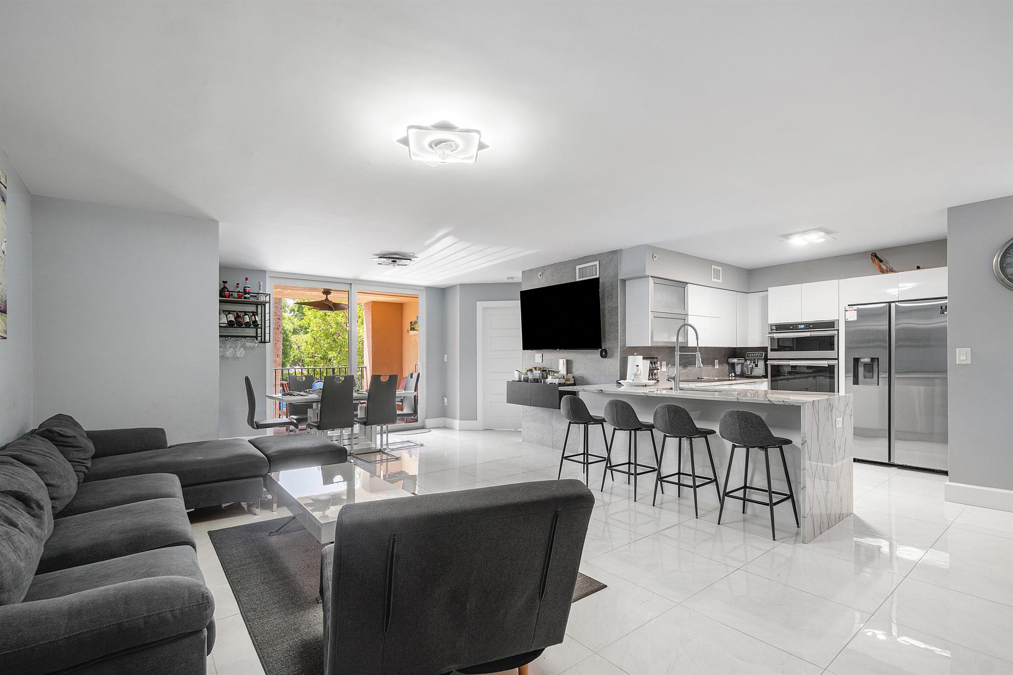 HYPOLUXOS MARINERS CAY CO - Residential