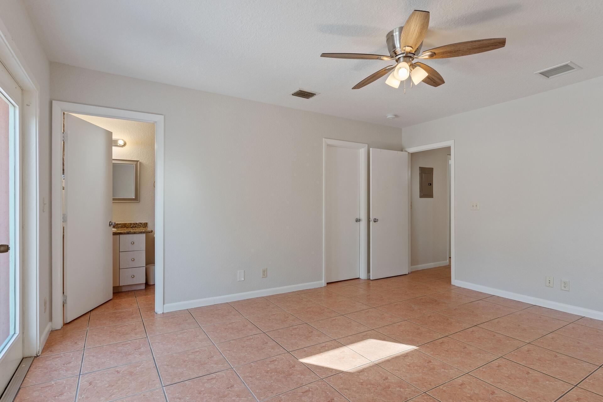 LAKE WORTH TOWN OF - Residential Lease