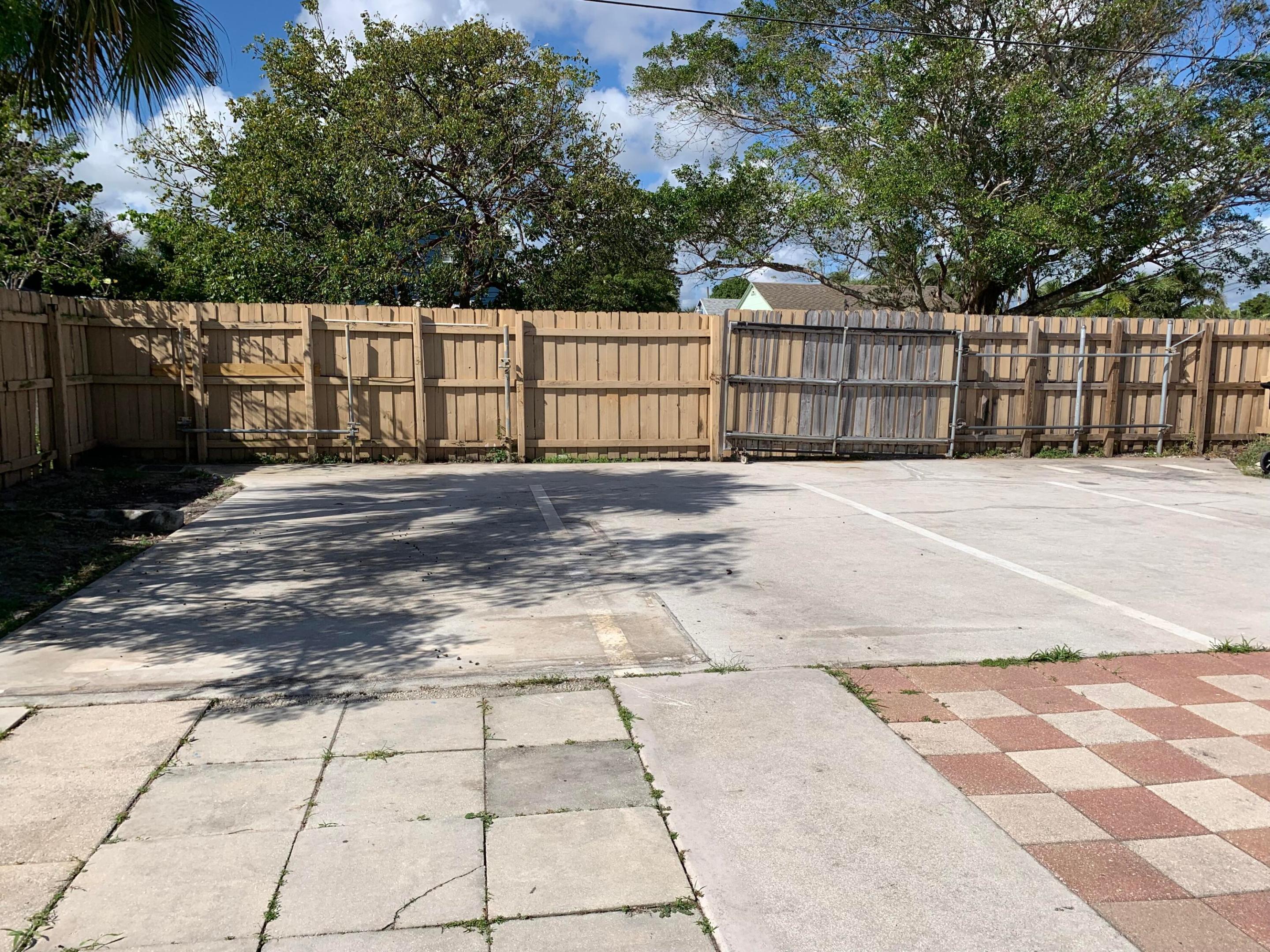 LAKE WORTH TOWN OF - Residential Lease