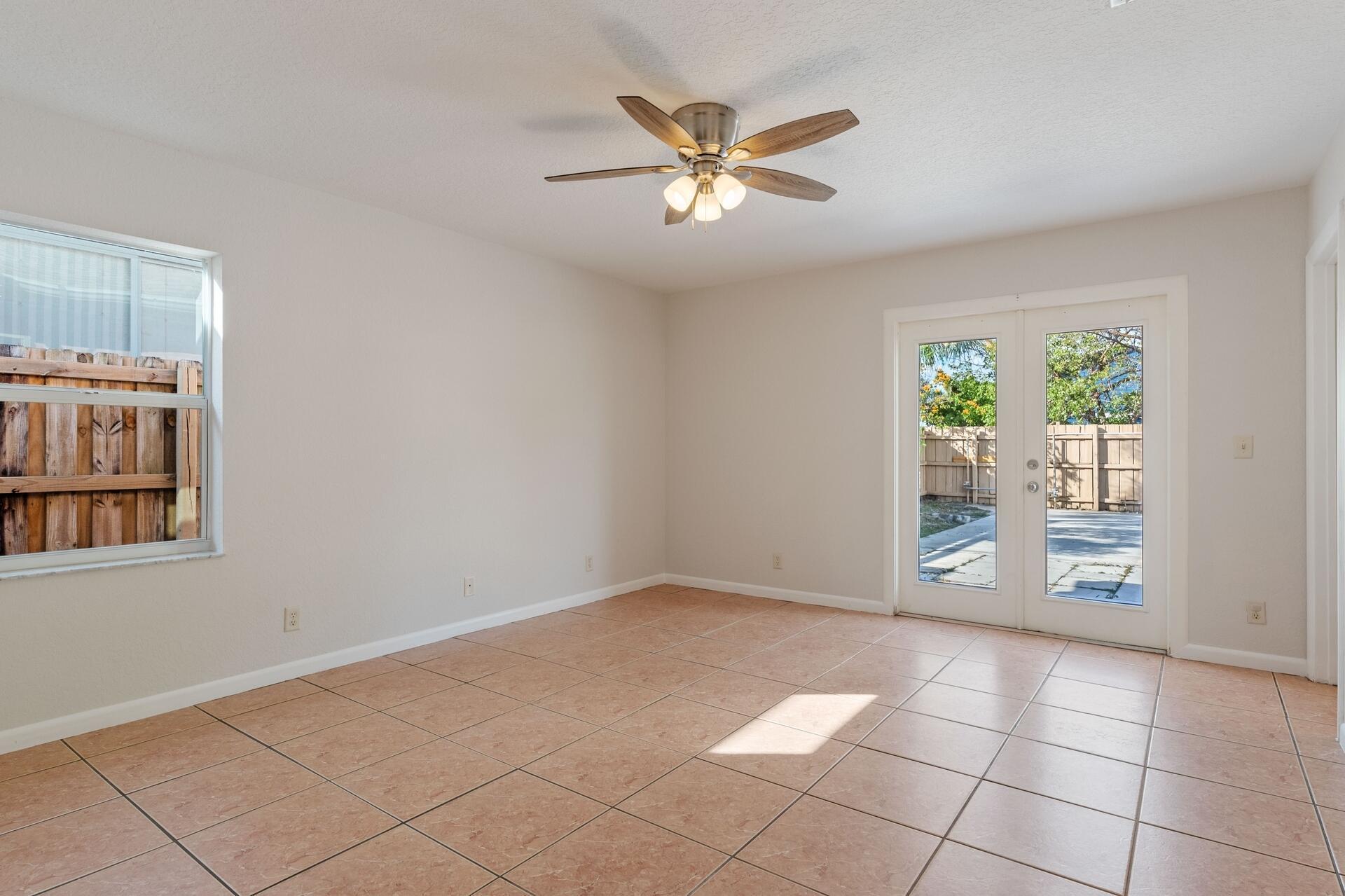 LAKE WORTH TOWN OF - Residential Lease