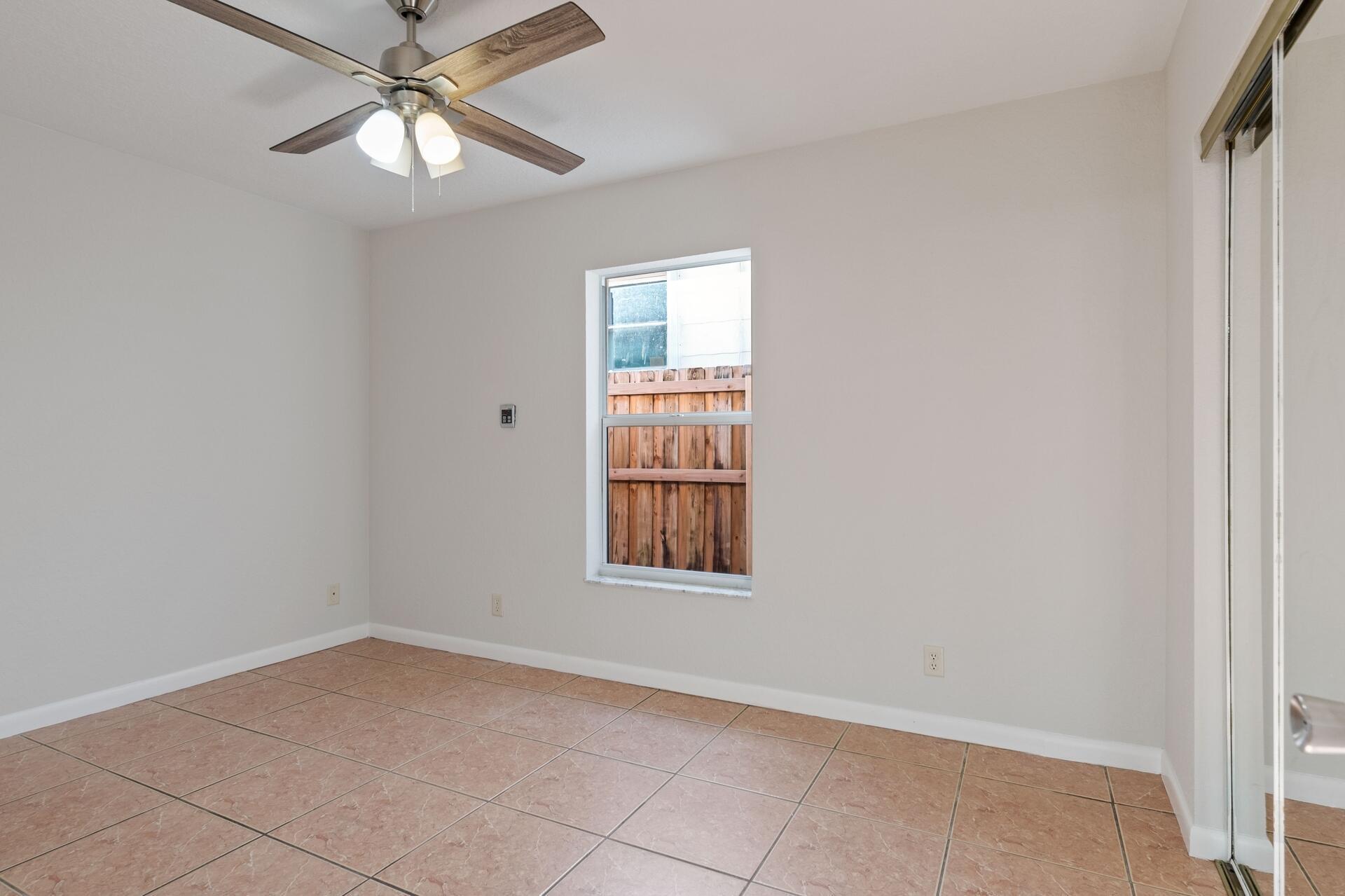 LAKE WORTH TOWN OF - Residential Lease