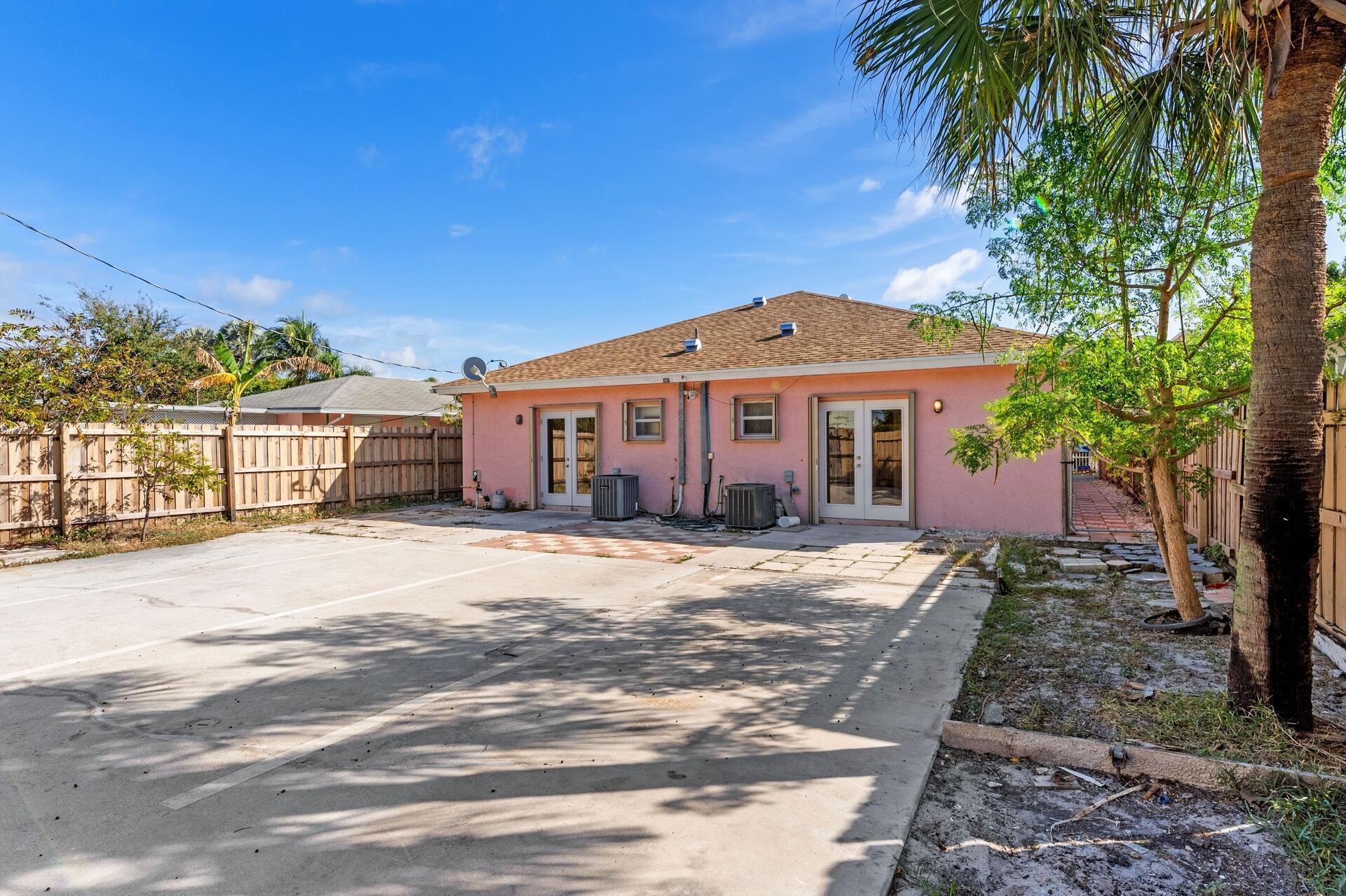 LAKE WORTH TOWN OF - Residential Lease