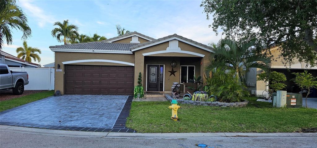 Photo of 4572 SW 14th St, Deerfield Beach, FL 33442 (MLS # F10539767)