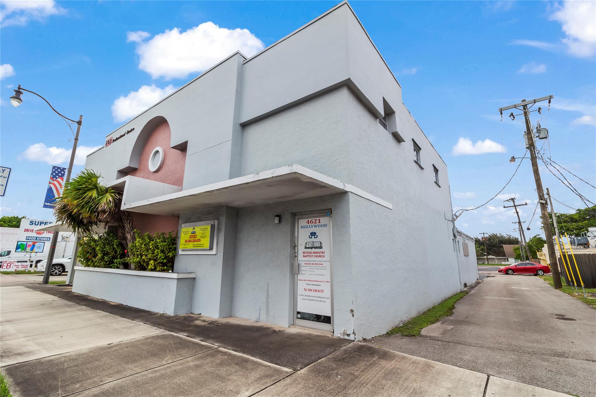 This 1,750 sq. ft. space in Hollywood, Florida, offers exceptional visibility with over 40,000 vehicles passing daily, making it an ideal location for businesses such as a spa, medical office, barbershop, fitness studio, Pilates studio, gym, bakery, and more. Expect the building to be freshly painted with new windows installed in the next few weeks!Conveniently located near Hollywood Beach, The Hard Rock Hollywood, and I-95, this property provides easy access to major attractions and consistent traffic flow. The landlord is offering a build-out to customize the space to fit your business needs, presenting an excellent opportunity to establish or expand your presence in this thriving area. Contact us today to schedule a tour and explore the possibilities.