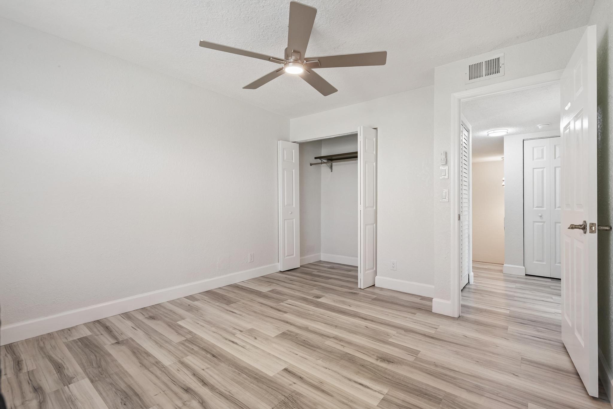 COURTYARDS AT BOCA II - Residential Lease
