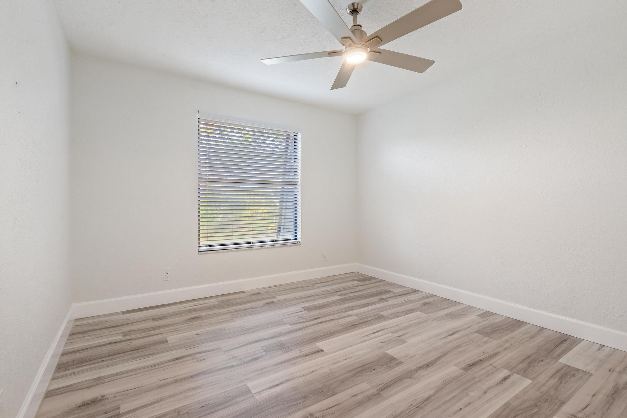 COURTYARDS AT BOCA II - Residential Lease