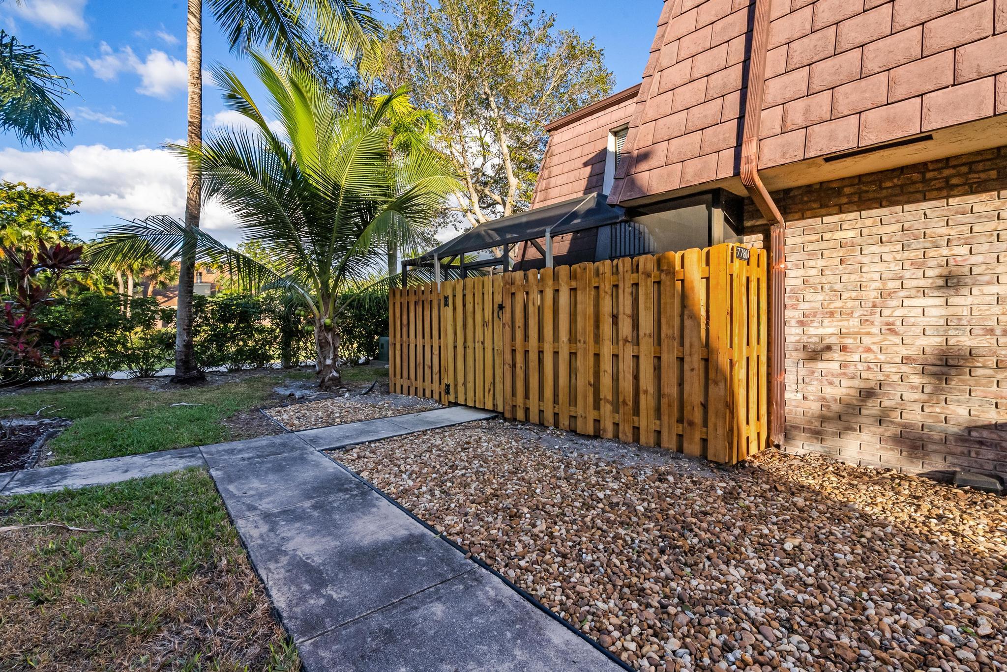 COURTYARDS AT BOCA II - Residential Lease