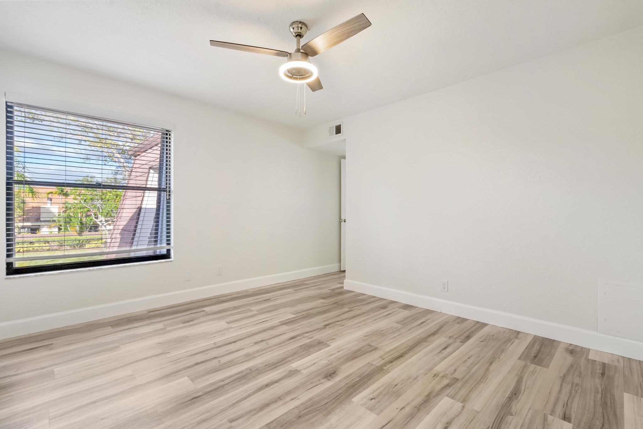 COURTYARDS AT BOCA II - Residential Lease