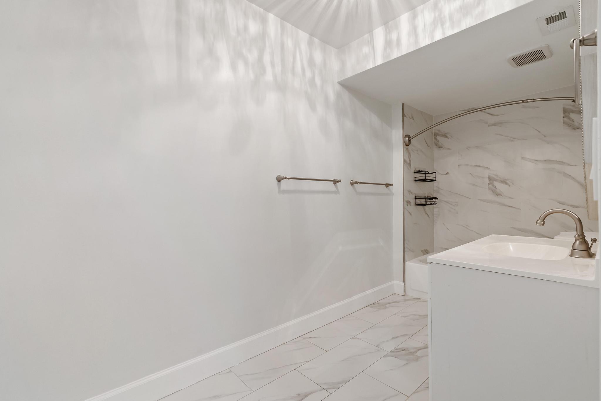 COURTYARDS AT BOCA II - Residential Lease