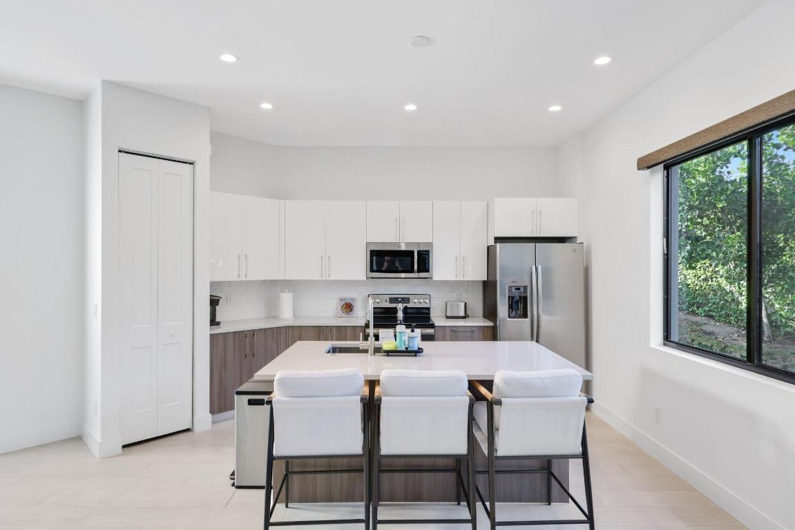 DELRAY 7 TOWNHOMES - Residential Lease