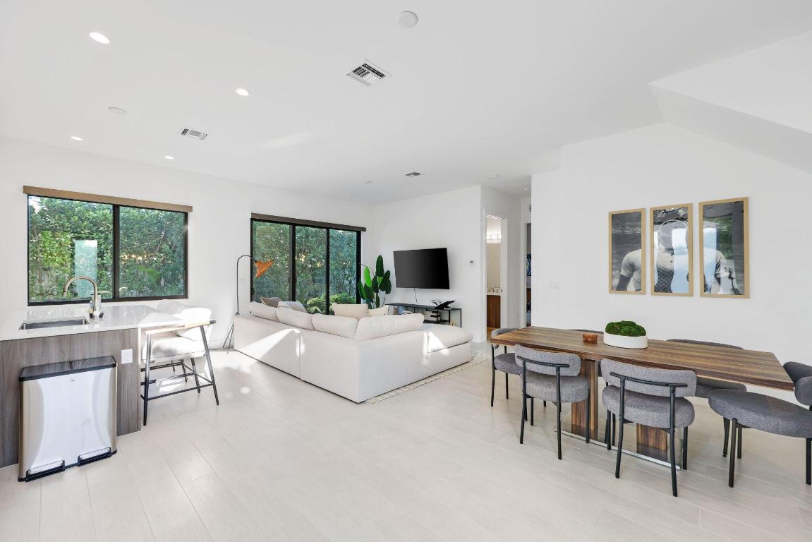 DELRAY 7 TOWNHOMES - Residential Lease