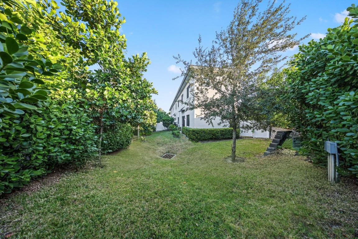 DELRAY 7 TOWNHOMES - Residential Lease