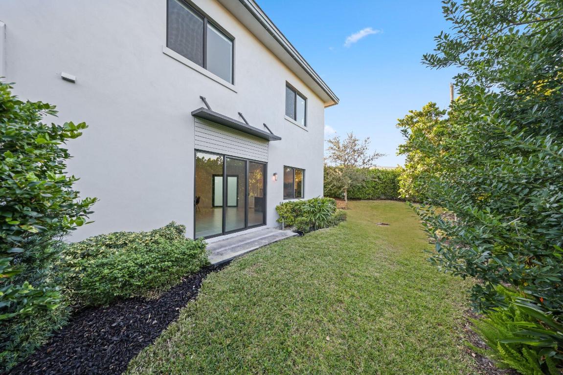 DELRAY 7 TOWNHOMES - Residential Lease