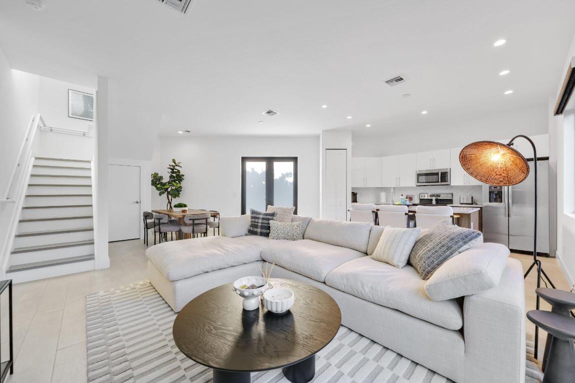 DELRAY 7 TOWNHOMES - Residential Lease