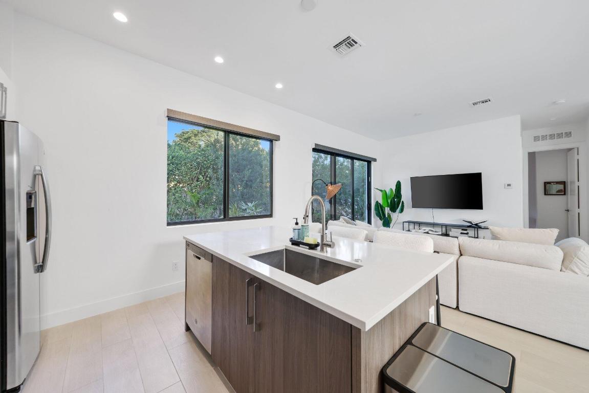 DELRAY 7 TOWNHOMES - Residential Lease