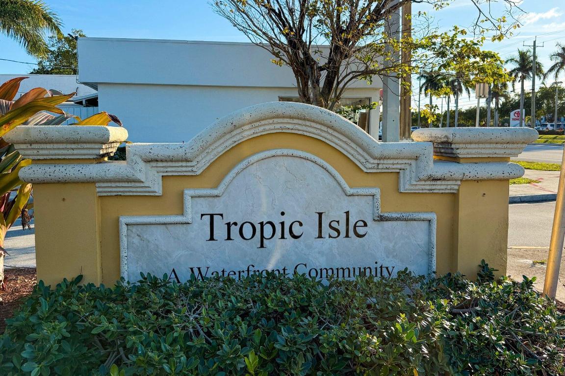 DELRAY 7 TOWNHOMES - Residential Lease